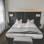 Muenchner Hof Отель 3*