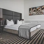 Muenchner Hof Отель Альтёттинг