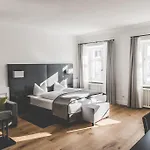 Muenchner Hof Отель 3*