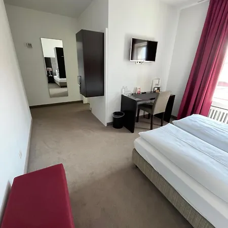 Muenchner Hof التوتينغ