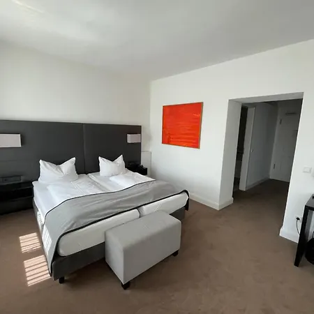 Muenchner Hof 3* التوتينغ