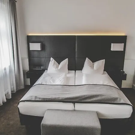 Muenchner Hof Hotel 3*