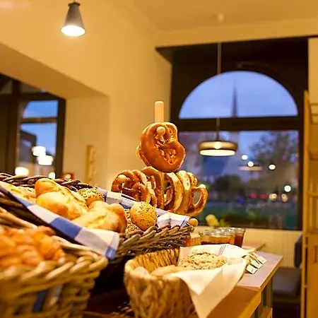 Muenchner Hof Hotel 3*