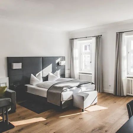 Muenchner Hof Hotel 3*